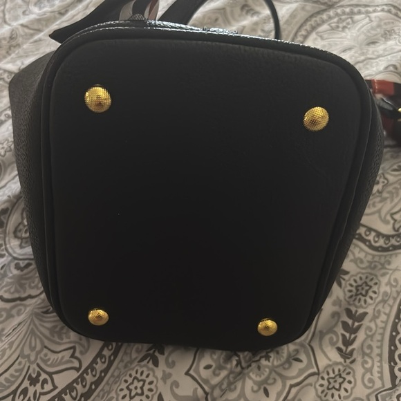 Elegant Minimalist Black Bucket Bag Medium. - Picture 2 of 6